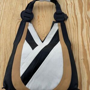 T Tahari Leather Hobo Shoulder Bag Black & Tan Colorblock Large Tote Purse